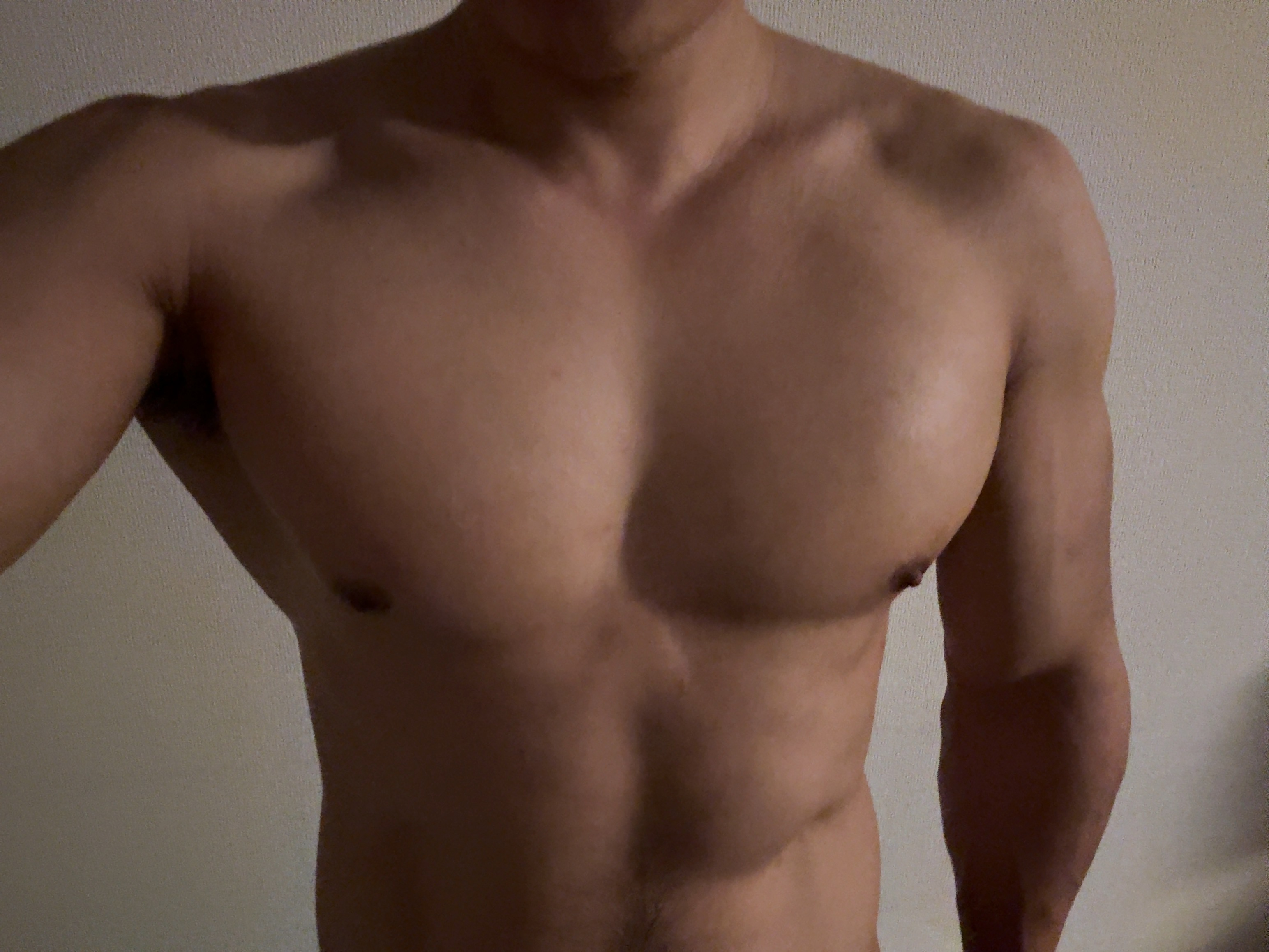 キャスト コウ - 167cm 65kg 30歳